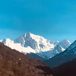 Mountain Escape With Pool 布里德莱班