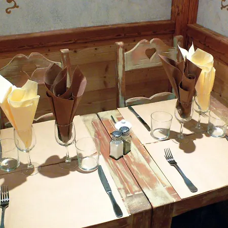 דירה Mountain Escape With Pool *