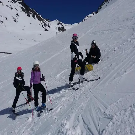דירה Mountain Escape With Pool