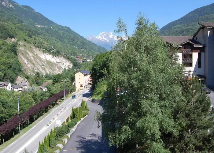 Mountain Escape With Pool * Brides-les-Bains